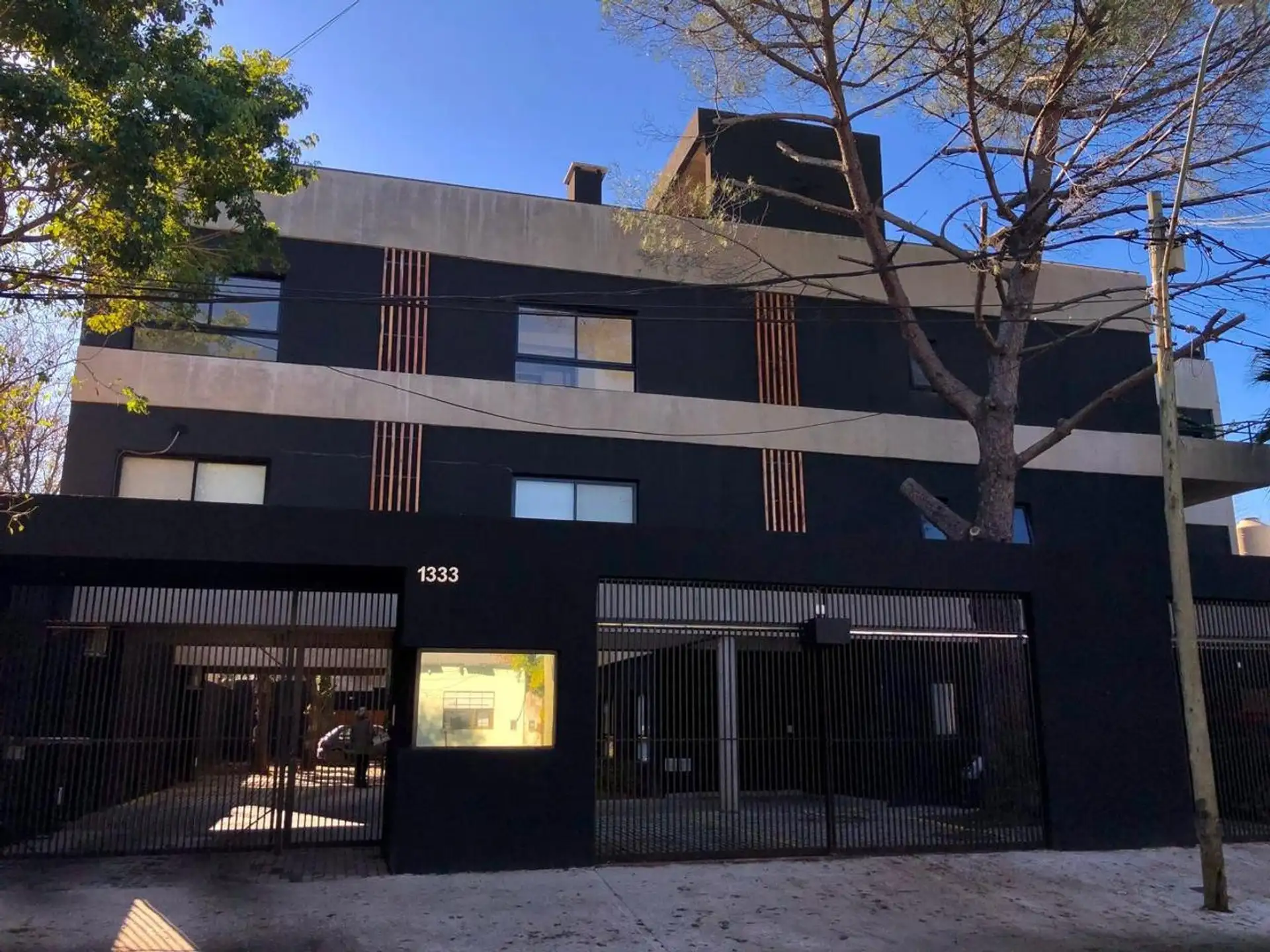 Apartamento duplex novo com 1 quarto em Ituzaingó