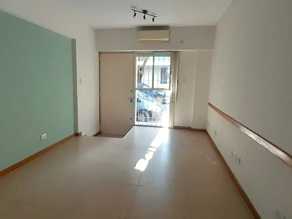 Ground-floor patio with AC