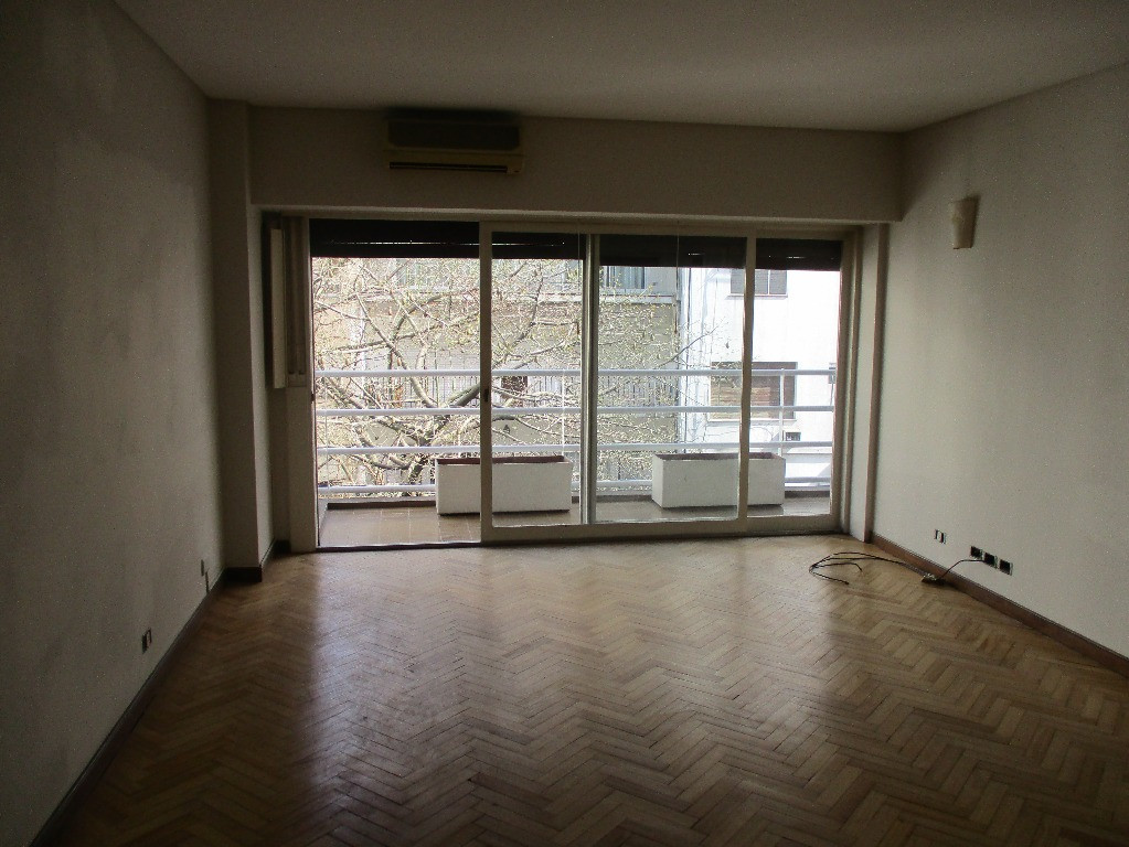 Two-bedroom apartment in Recoleta