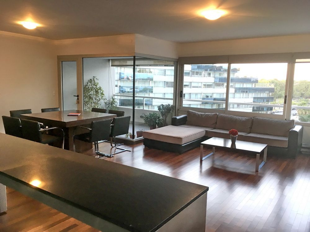 Двуспальная квартира 3 комнаты с парковочным местом в Puerto Madero