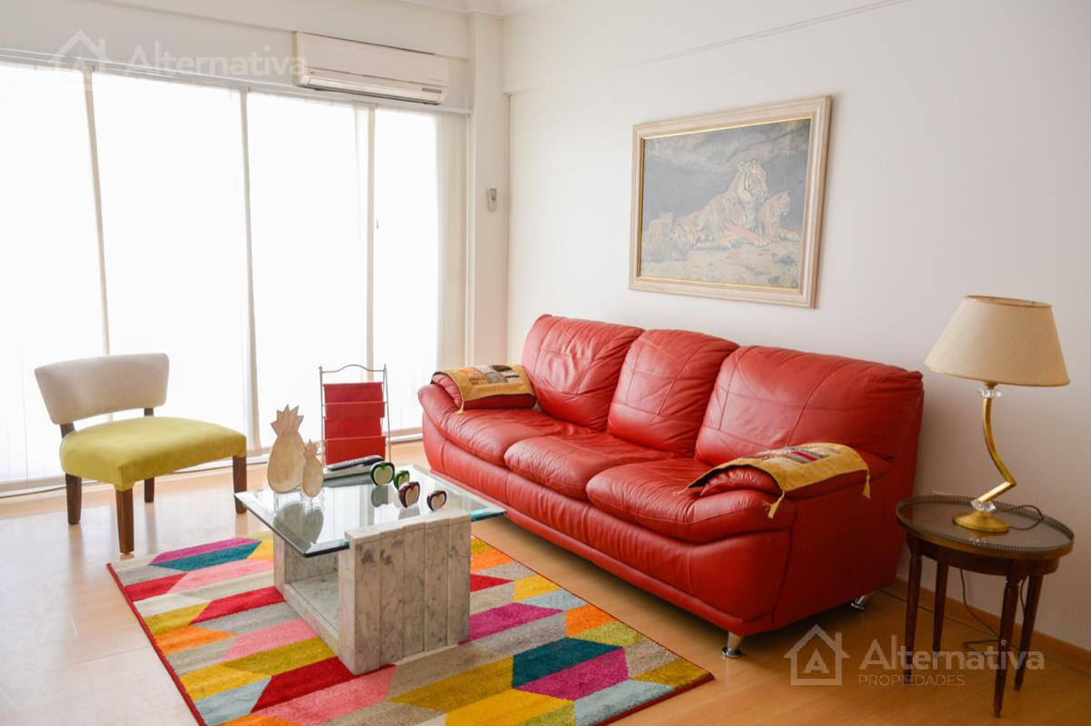 Two-bedroom apartment with parking in Palermo