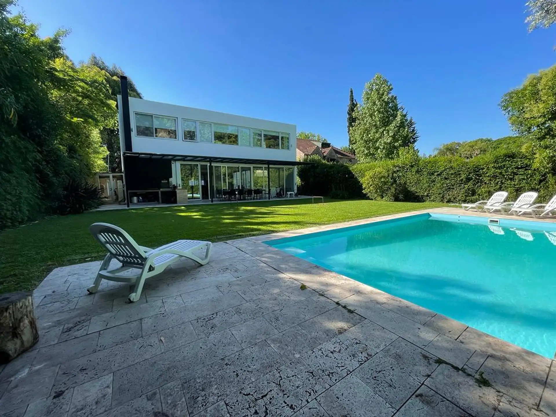 Casa moderna de 4 dormitorios en alquiler temporal en Boulogne