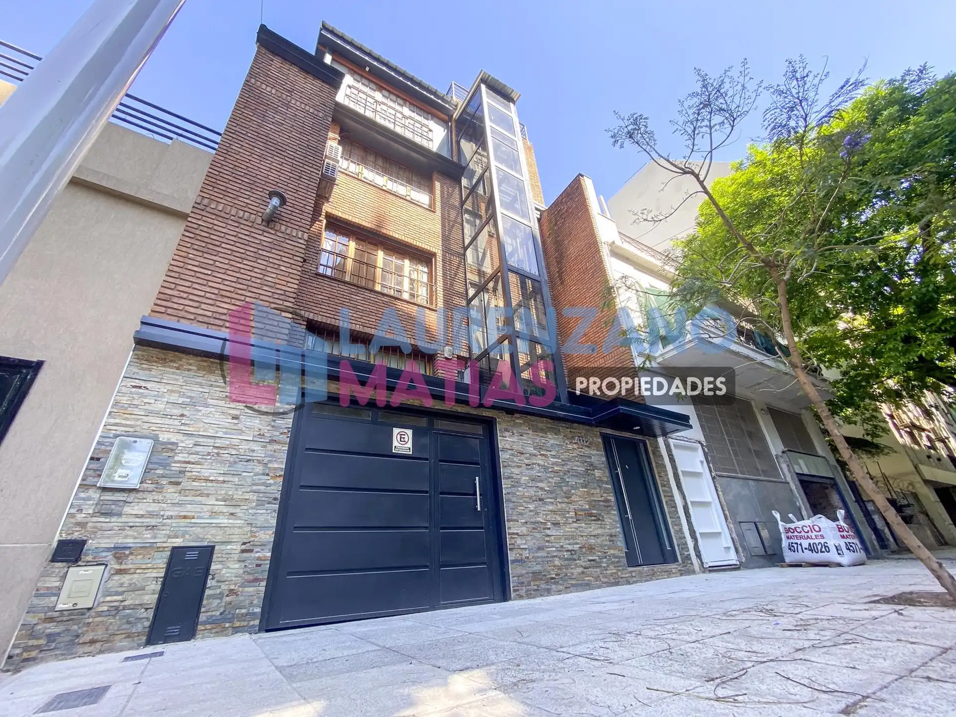 Four-bedroom house in Villa Devoto with patio, parking and lift