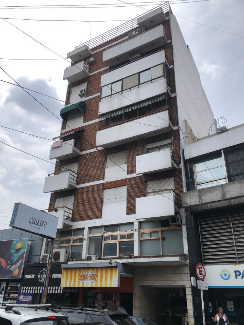 Apartamento de 2 dormitórios de frente em Morón