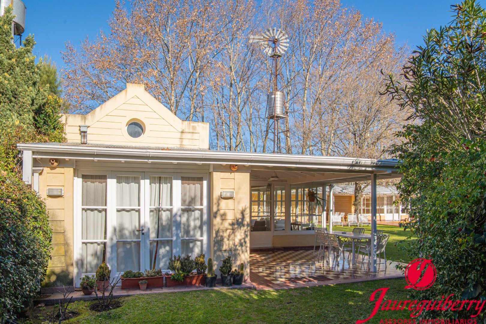 Четырёхспальная арендуемая вилла в Beccar, San Isidro