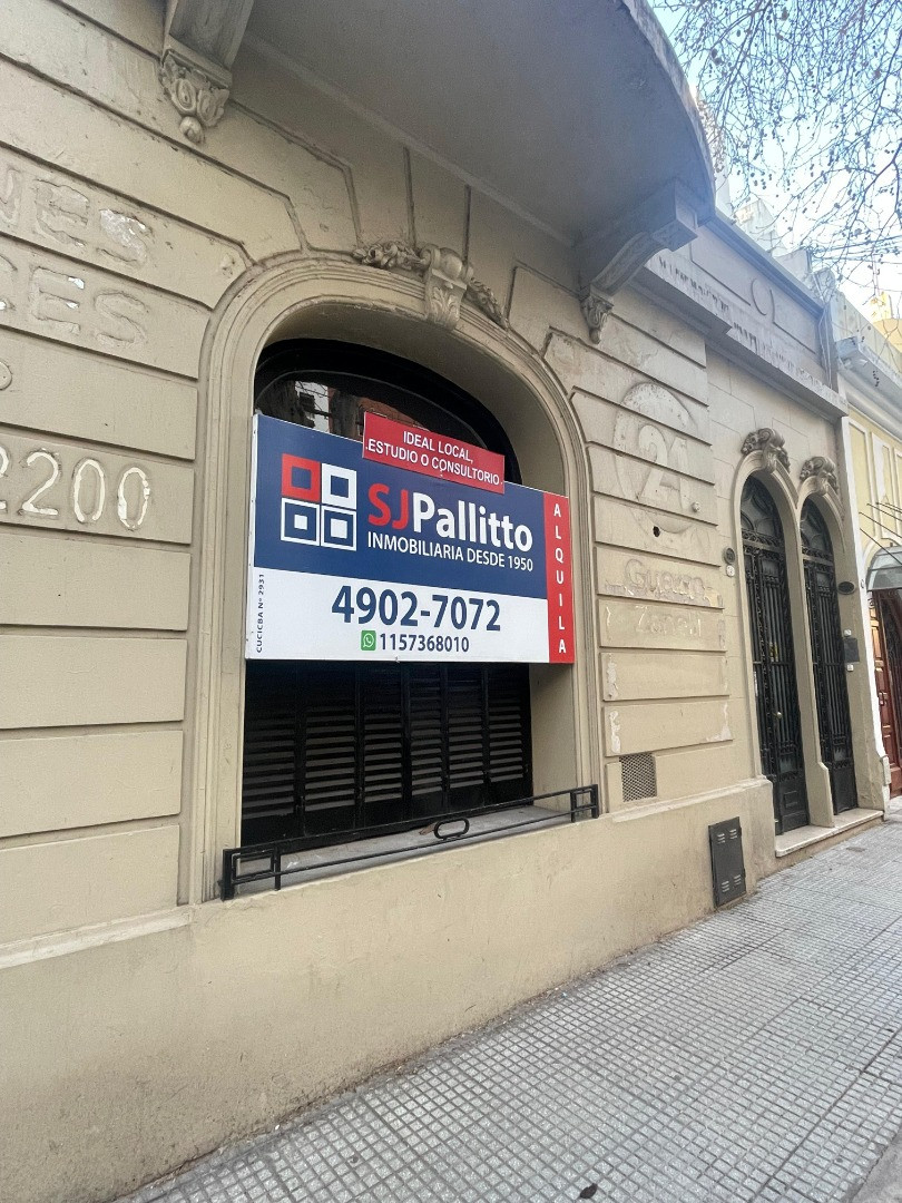 Дом для профессионального использования с 4 комнатами в Caballito