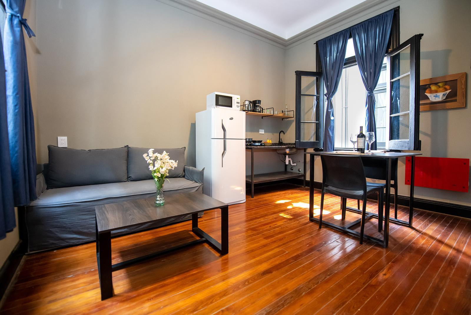 Apartamento de dois ambientes mobiliado com 1 quarto em Monserrat