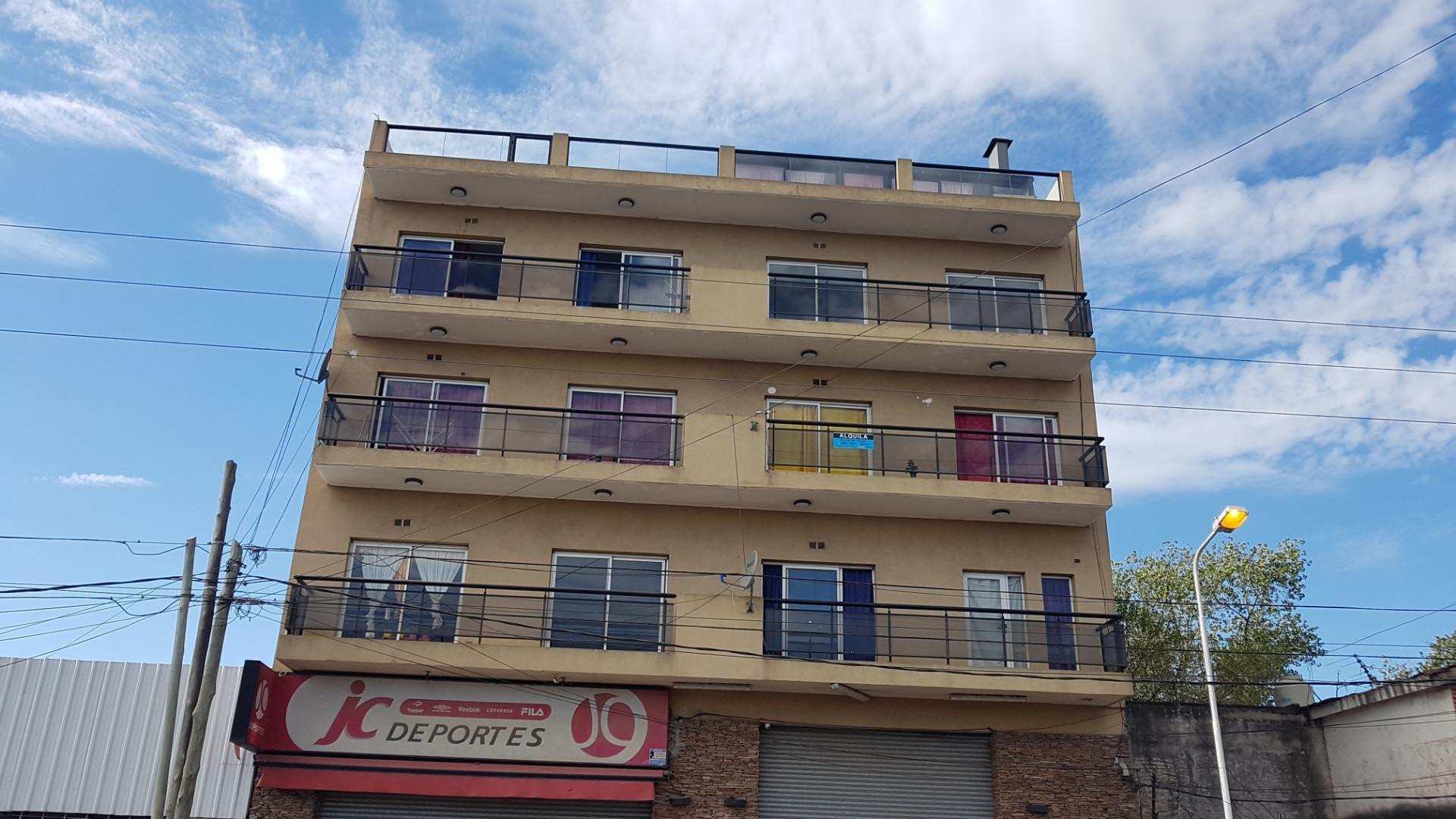 Apartamento de dois ambientes com 1 dormitório em José C. Paz