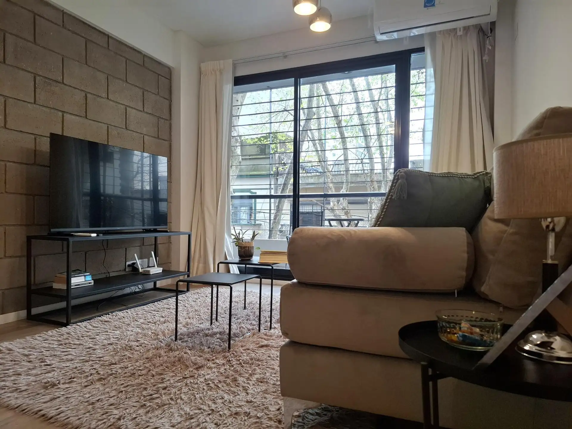 Apartamento de três ambientes de frente com 2 quartos em Palermo Hollywood