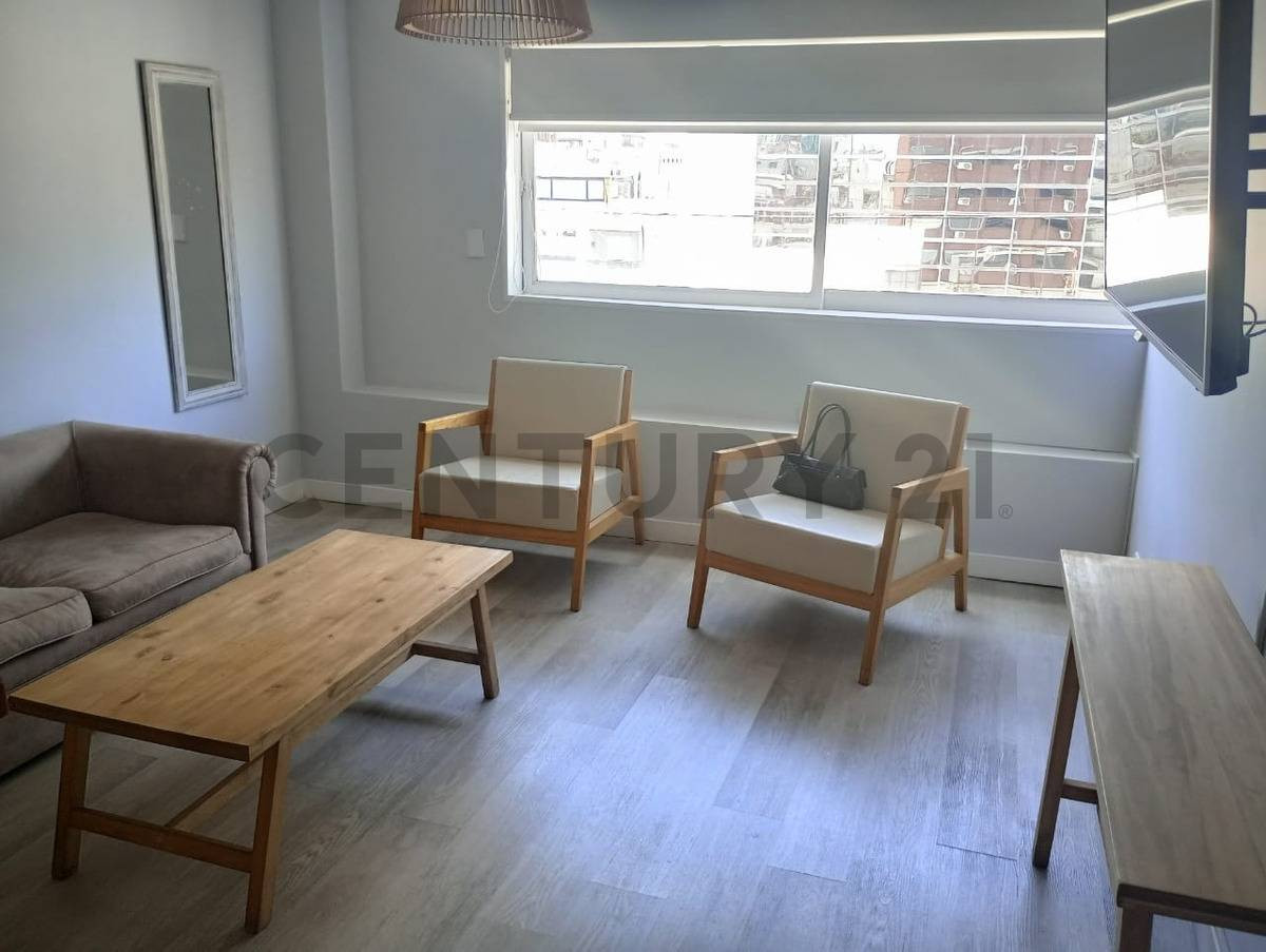 Casa dúplex tipo loft de 2 ambientes en Retiro