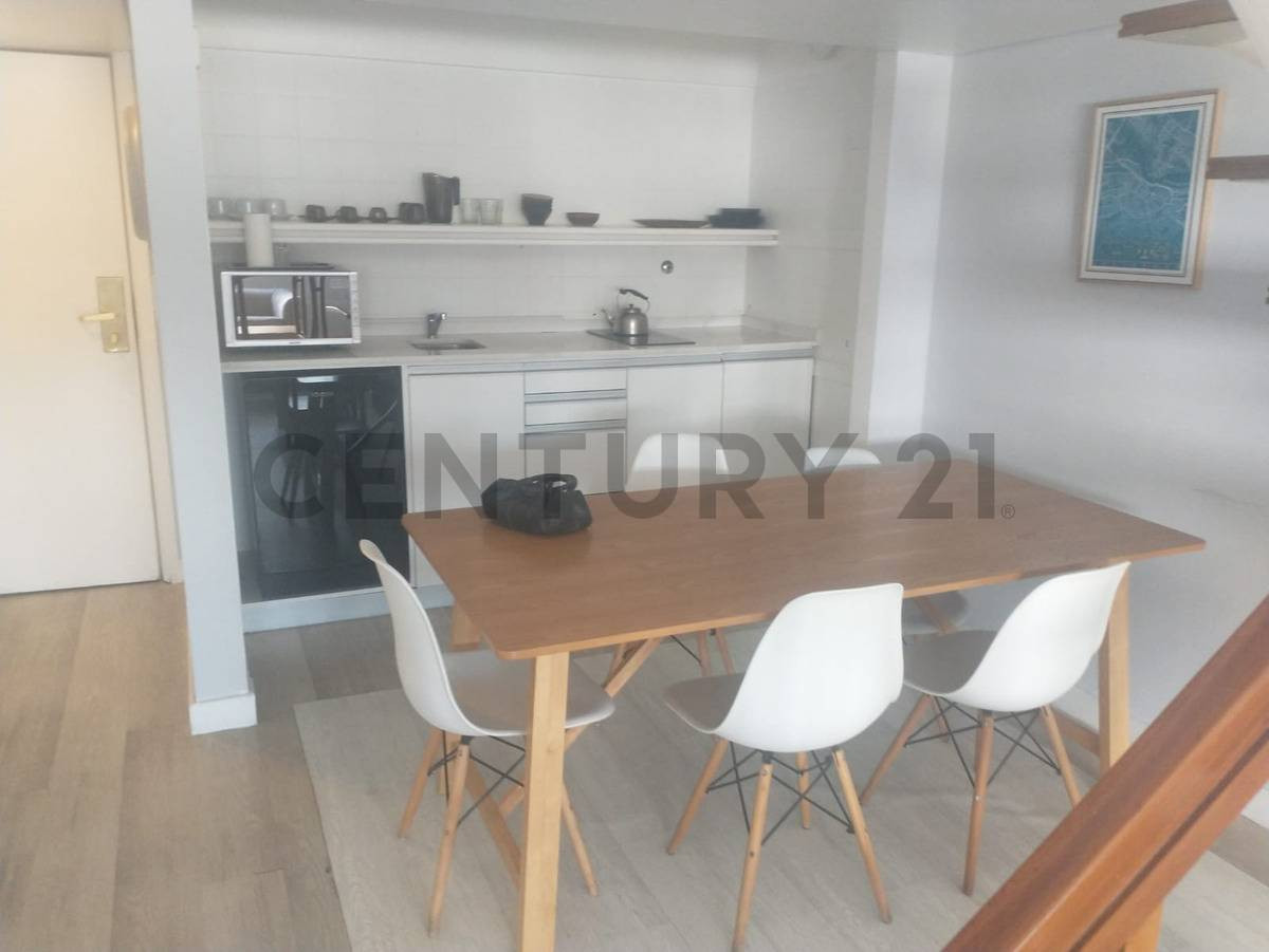 Casa dúplex de 2 dormitorios en Retiro