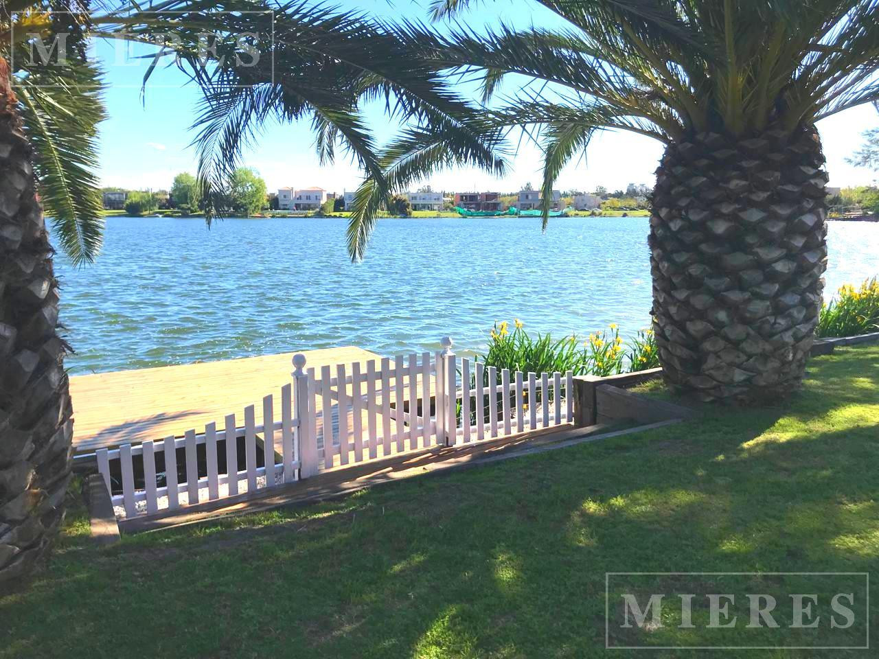 Four-bedroom house in Villanueva, Tigre