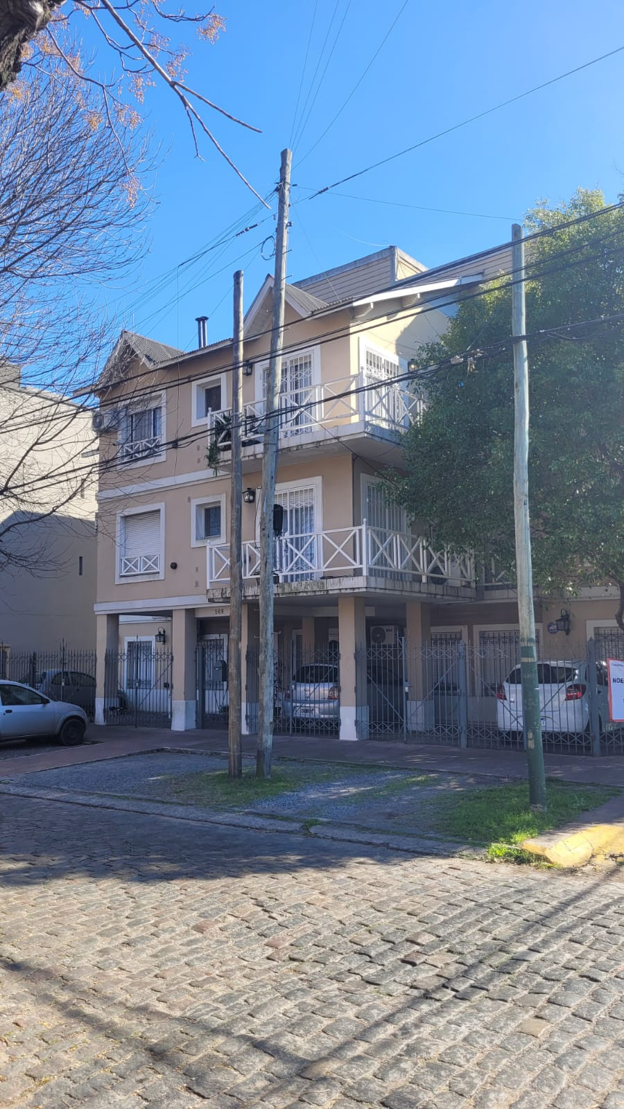 Front-facing two-bedroom apartment in Lomas de Zamora