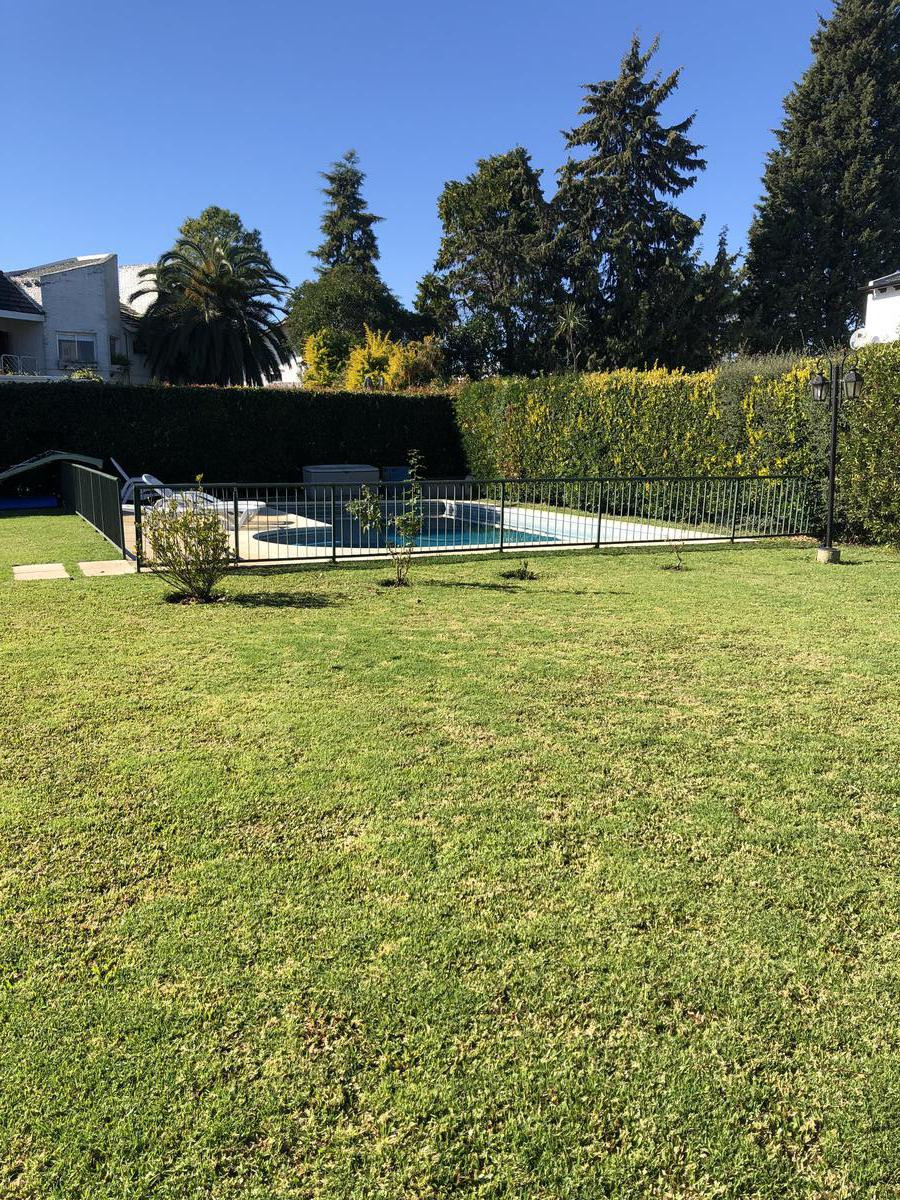 Casa amoblada de 4 dormitorios en alquiler temporario en Escobar