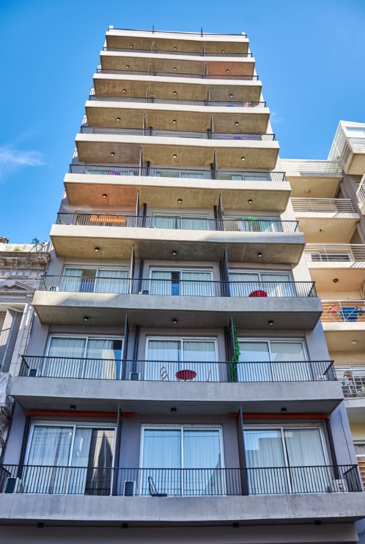 Departamento monoambiente amoblado con balcón en Monserrat