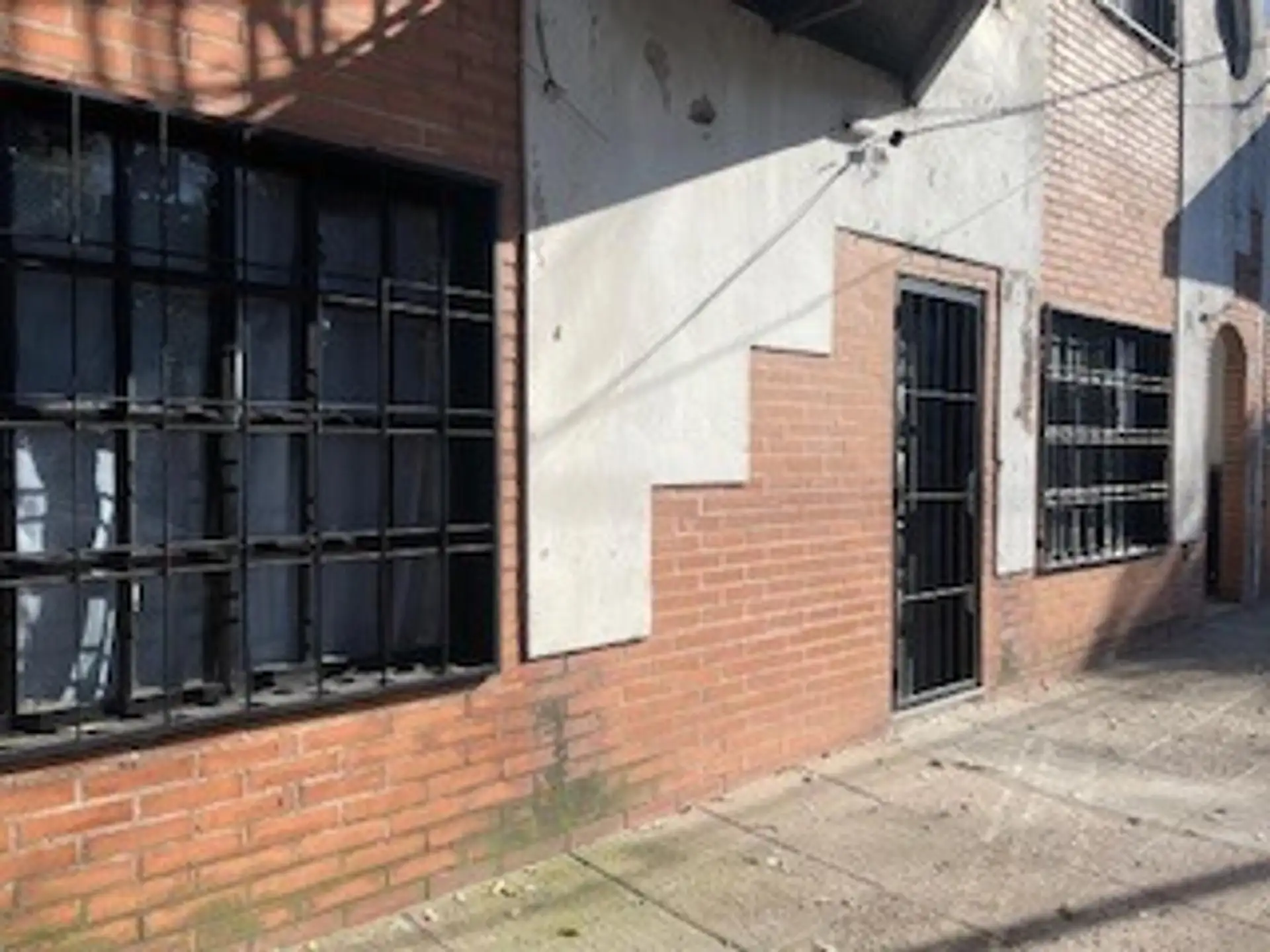 Apartamento de 2 ambientes com entrada independente e pátio em Tres de Febrero