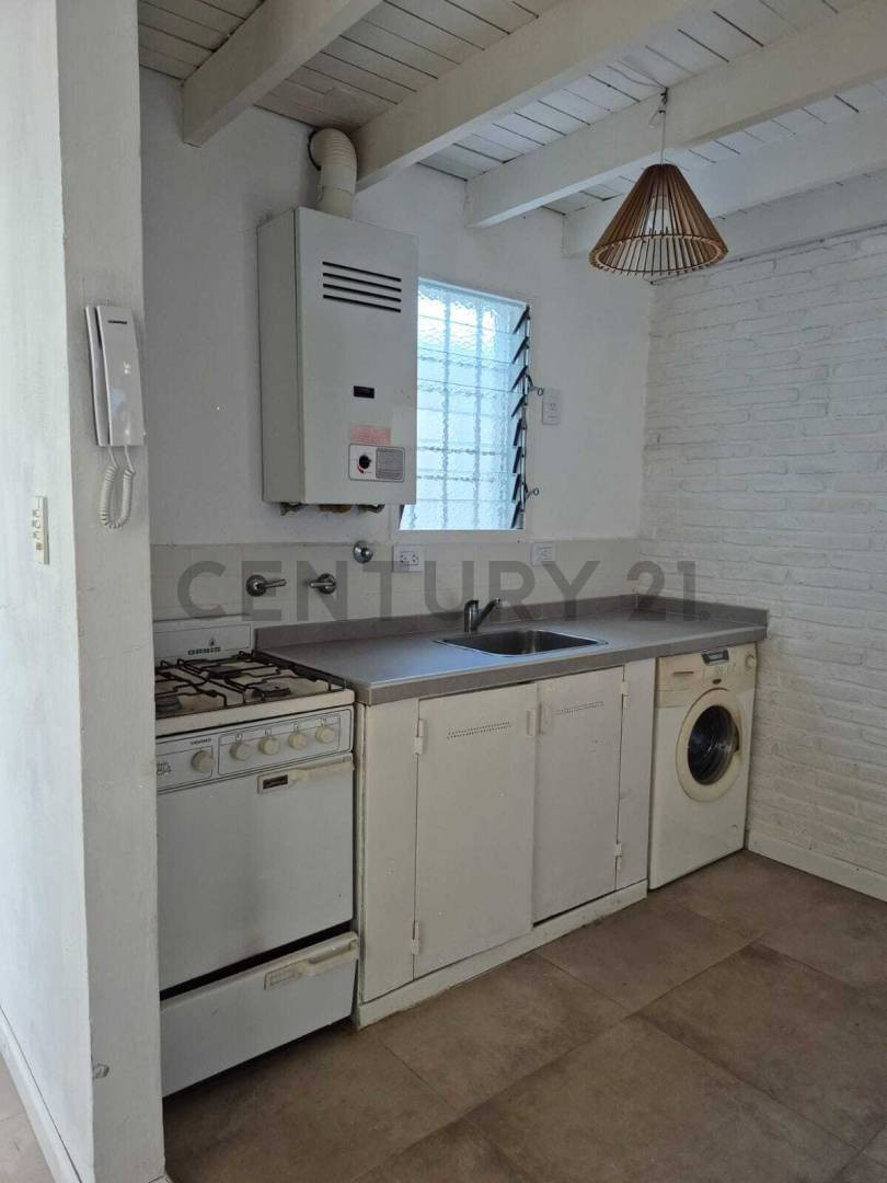 Departamento dúplex de 1 dormitorio con patio y parrilla en La Plata