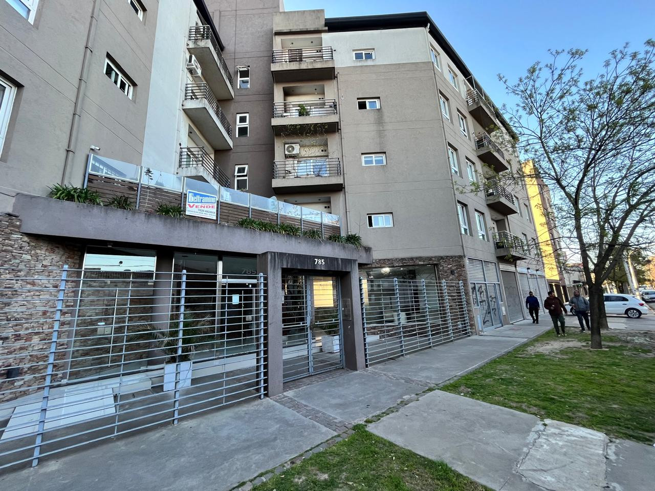 Departamento de 3 ambientes con cochera en Merlo Sur