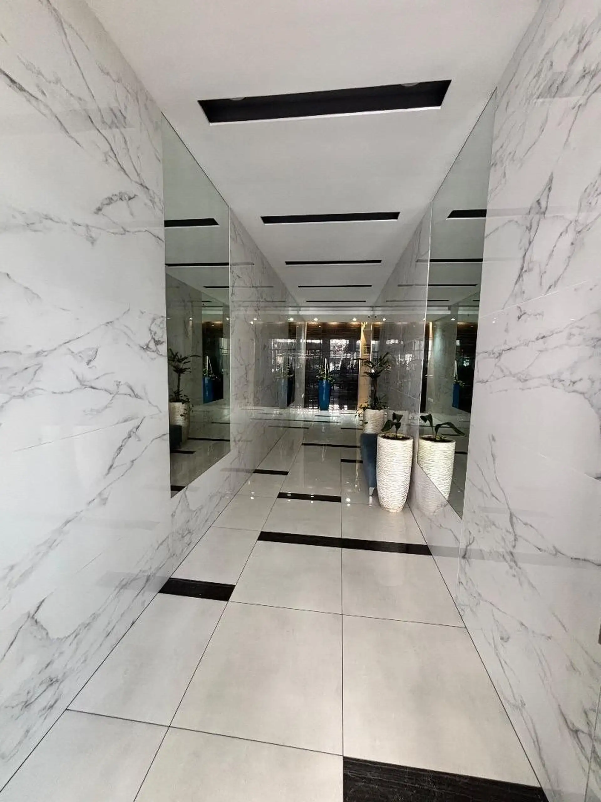 Kitnet moderno com varanda em Palermo Hollywood