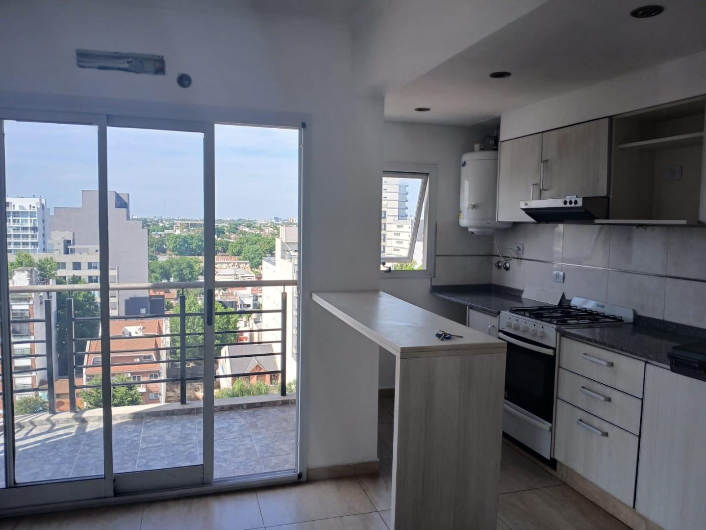Semipiso de 1 dormitorio con balcón en General San Martín