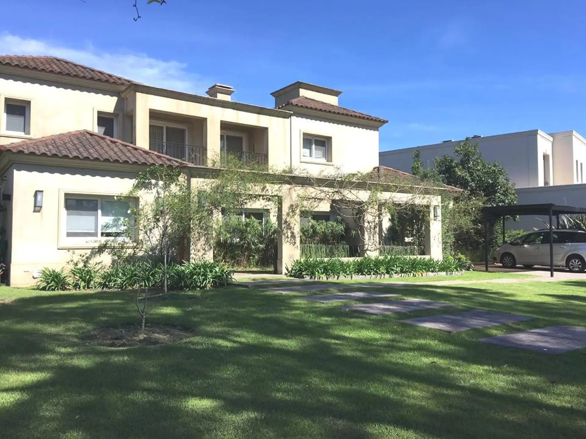 Four-bedroom house for temporary rent in Tigre, El Encuentro