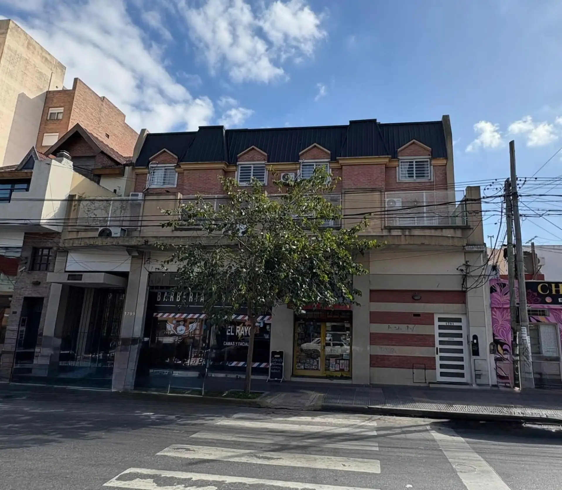 Dúplex de 3 ambientes con balcón terraza y parrilla en Santos Lugares