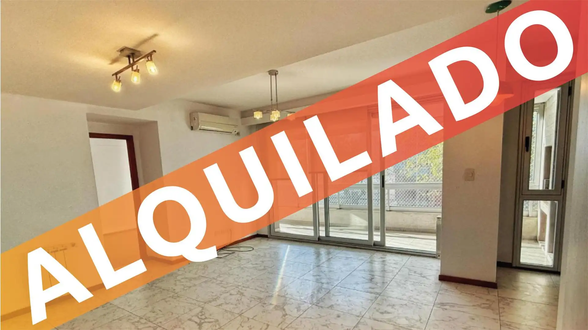 Departamento de 2 ambientes con cochera en Lanús Oeste