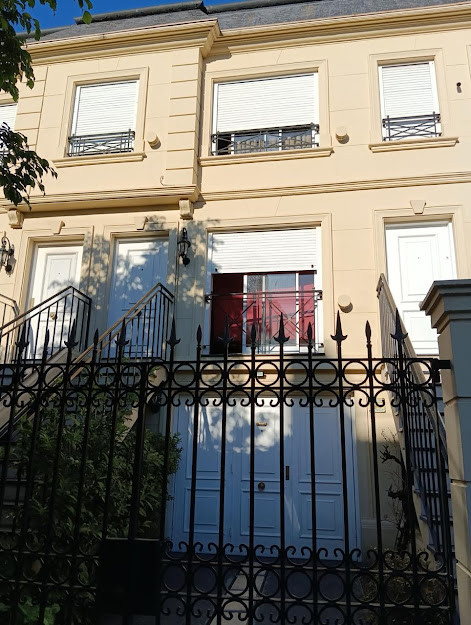 Three-bedroom PH house with private entrance in Flores