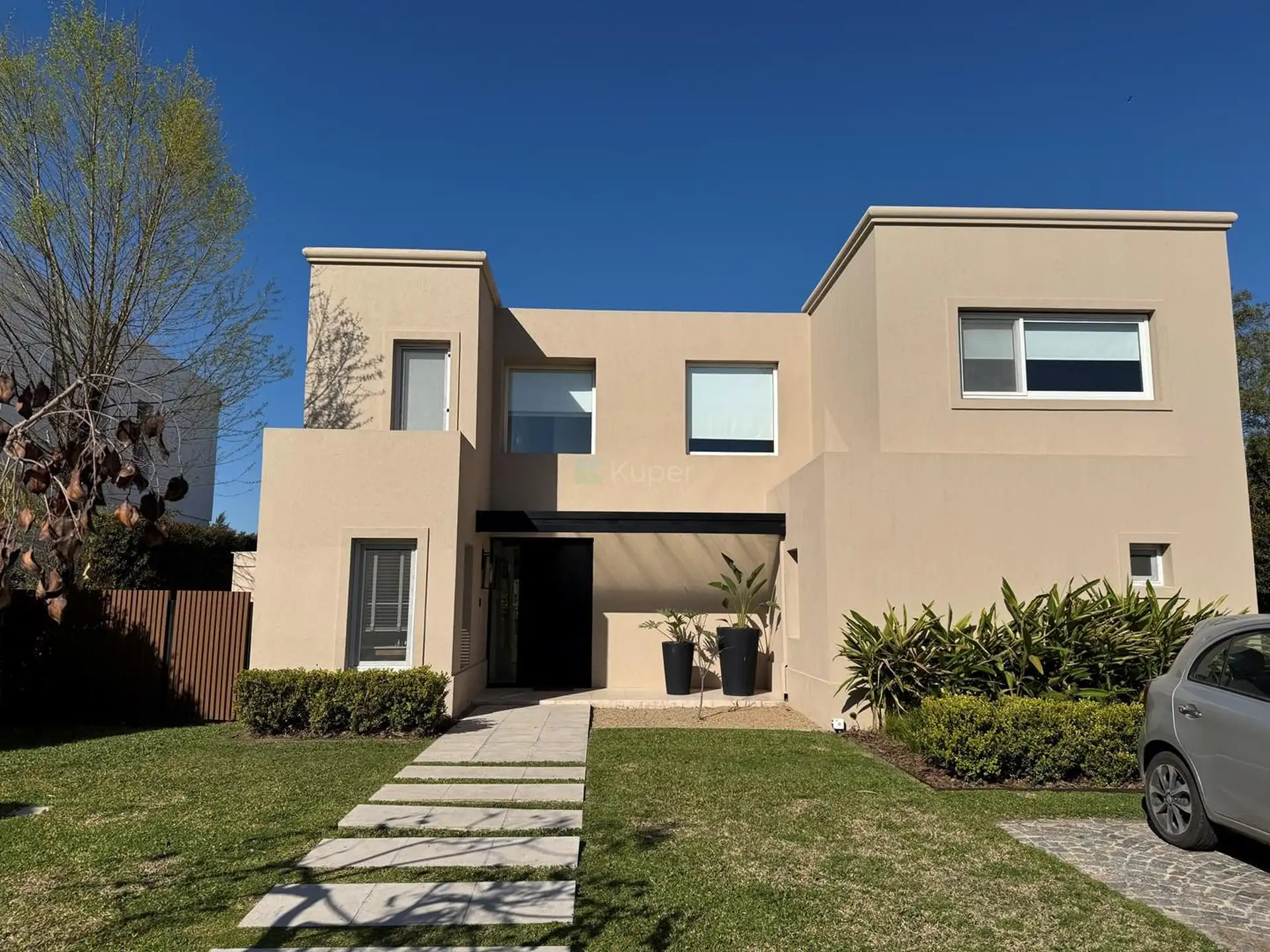 Four-bedroom house for temporary rent in Tigre