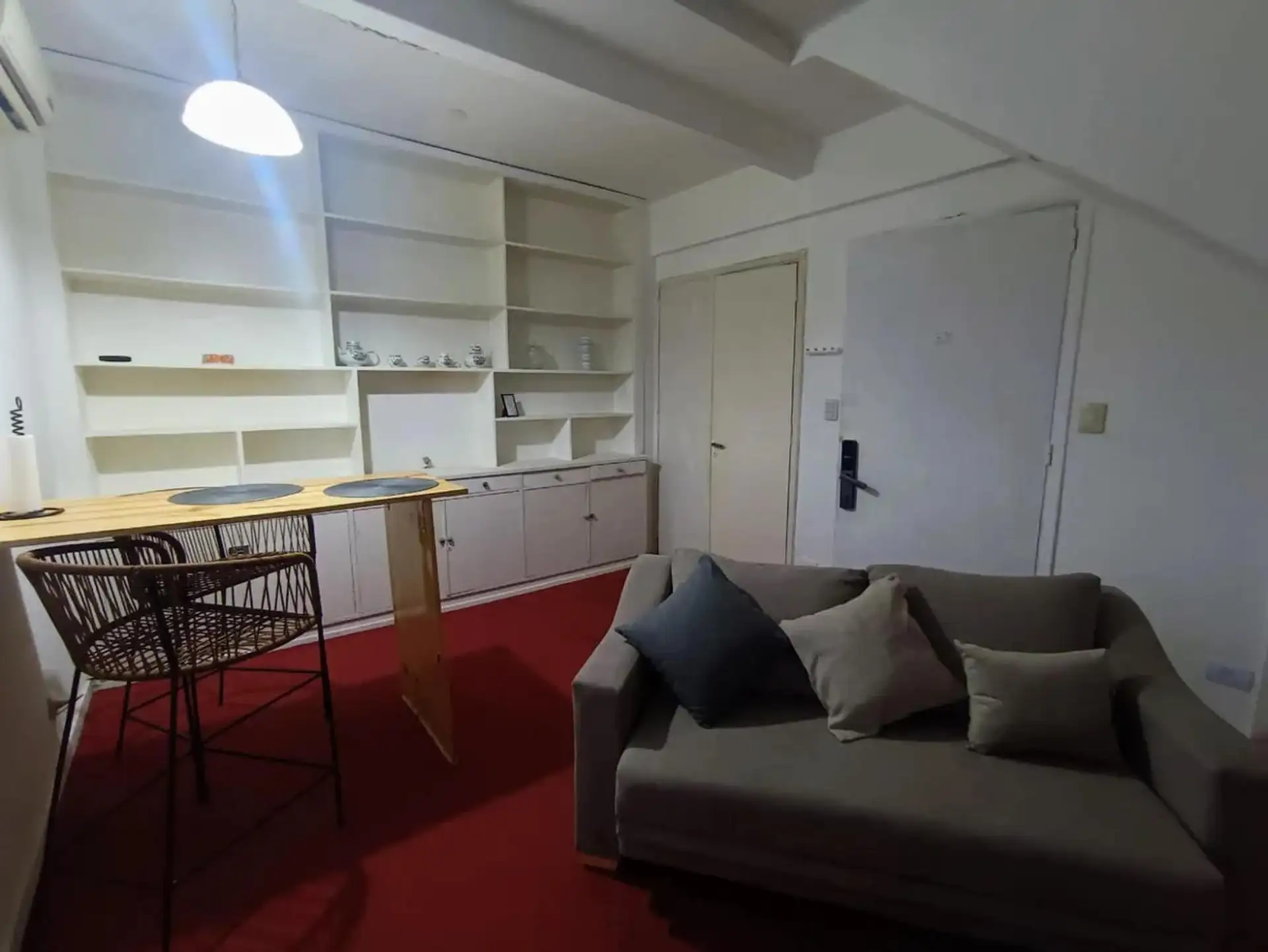One-bedroom duplex apartment in Recoleta