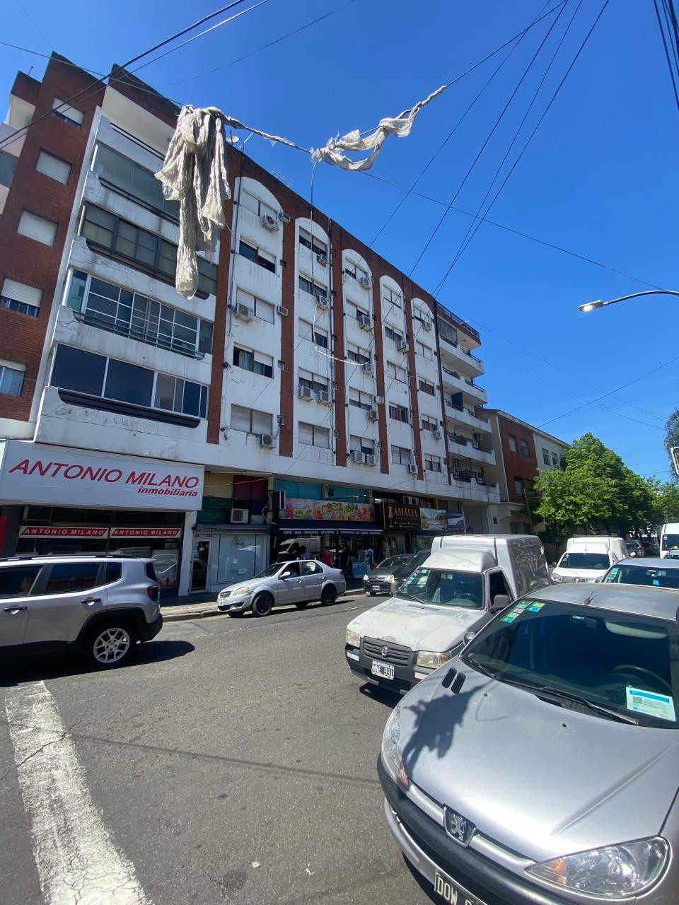 Kitnet de frente no centro de Morón