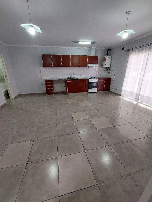 Departamento de 2 ambientes y medio con cochera en Bernal Oeste