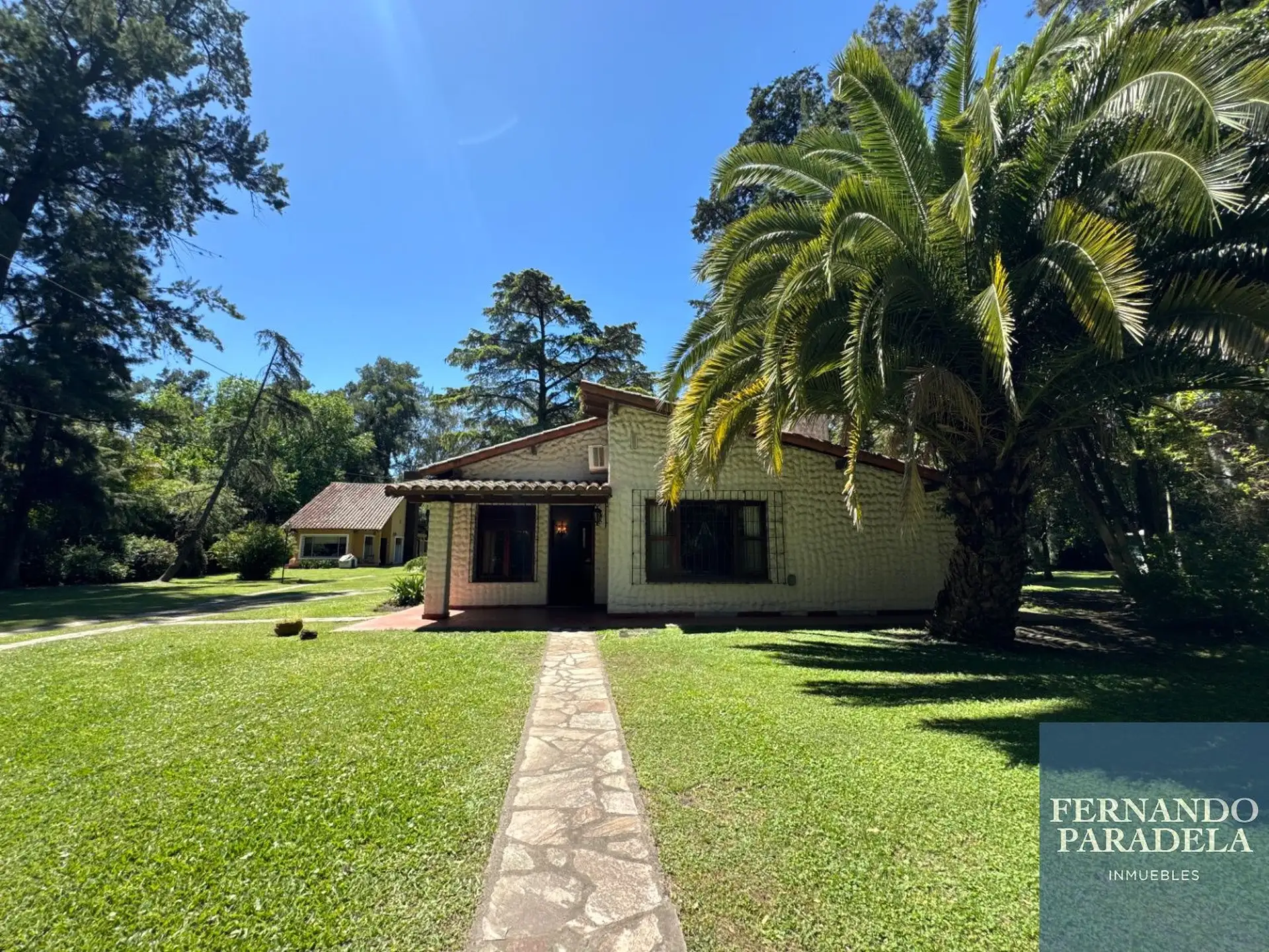 Casa de 3 dormitórios para aluguel temporário em Ituzaingó