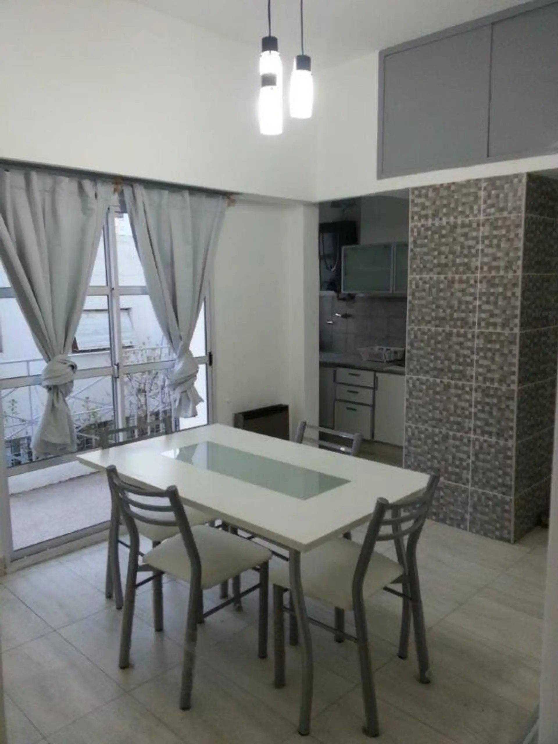 Departamento de 3 ambientes amoblado en Constitución