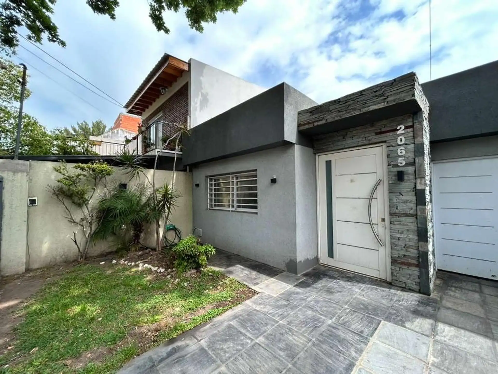 Duplex com 2 dormitórios em Ituzaingó