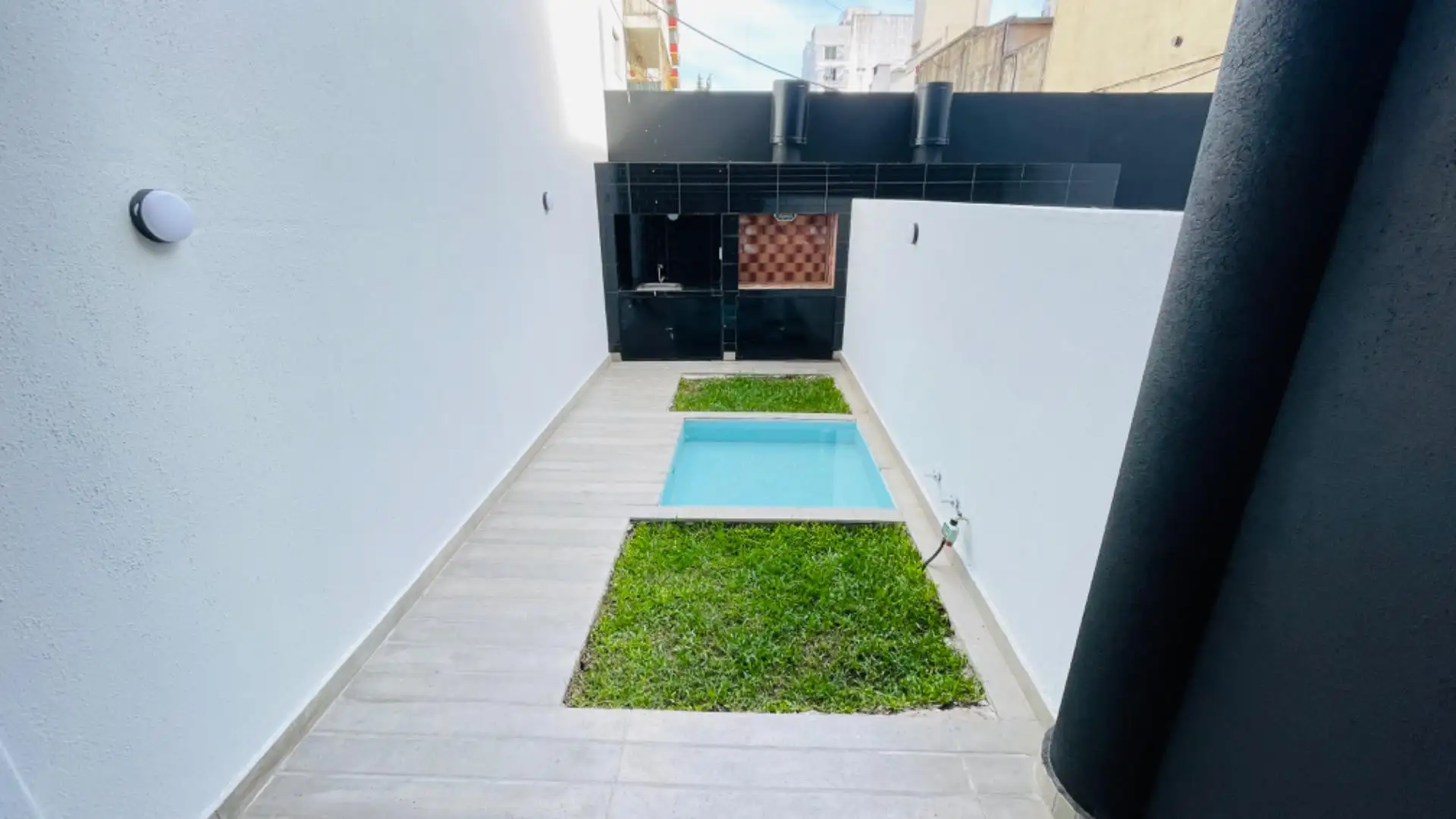 Квартира-студия с тремя спальнями в San Cristóbal, с садом и бассейном