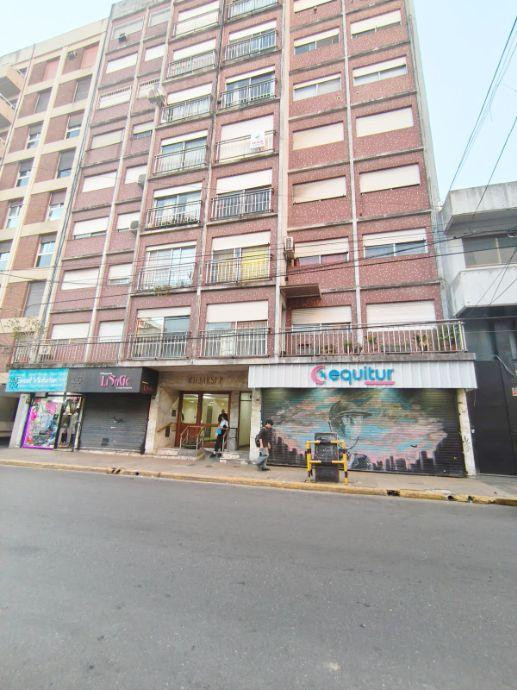 Departamento de 3 ambientes con 2 dormitorios en Quilmes Centro