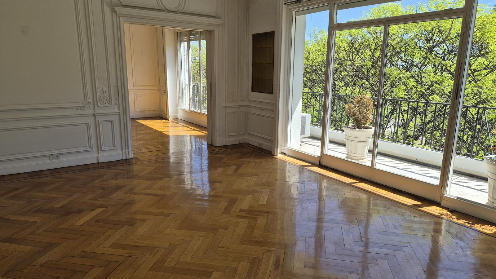 Apartamento de quatro quartos em Victoria com vista para a Plaza Alemania