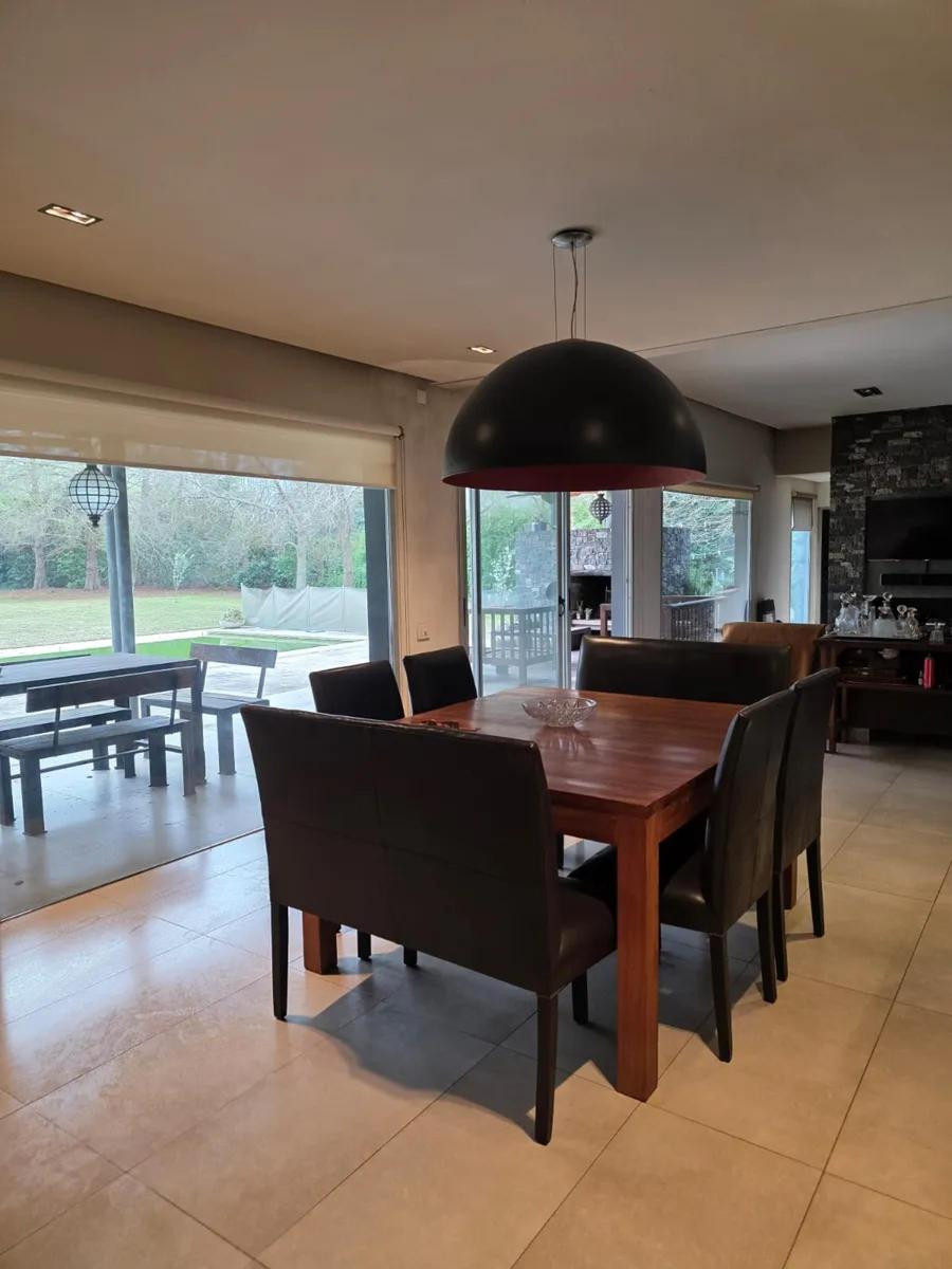 Casa de 4 dormitorios en alquiler temporario en Luján