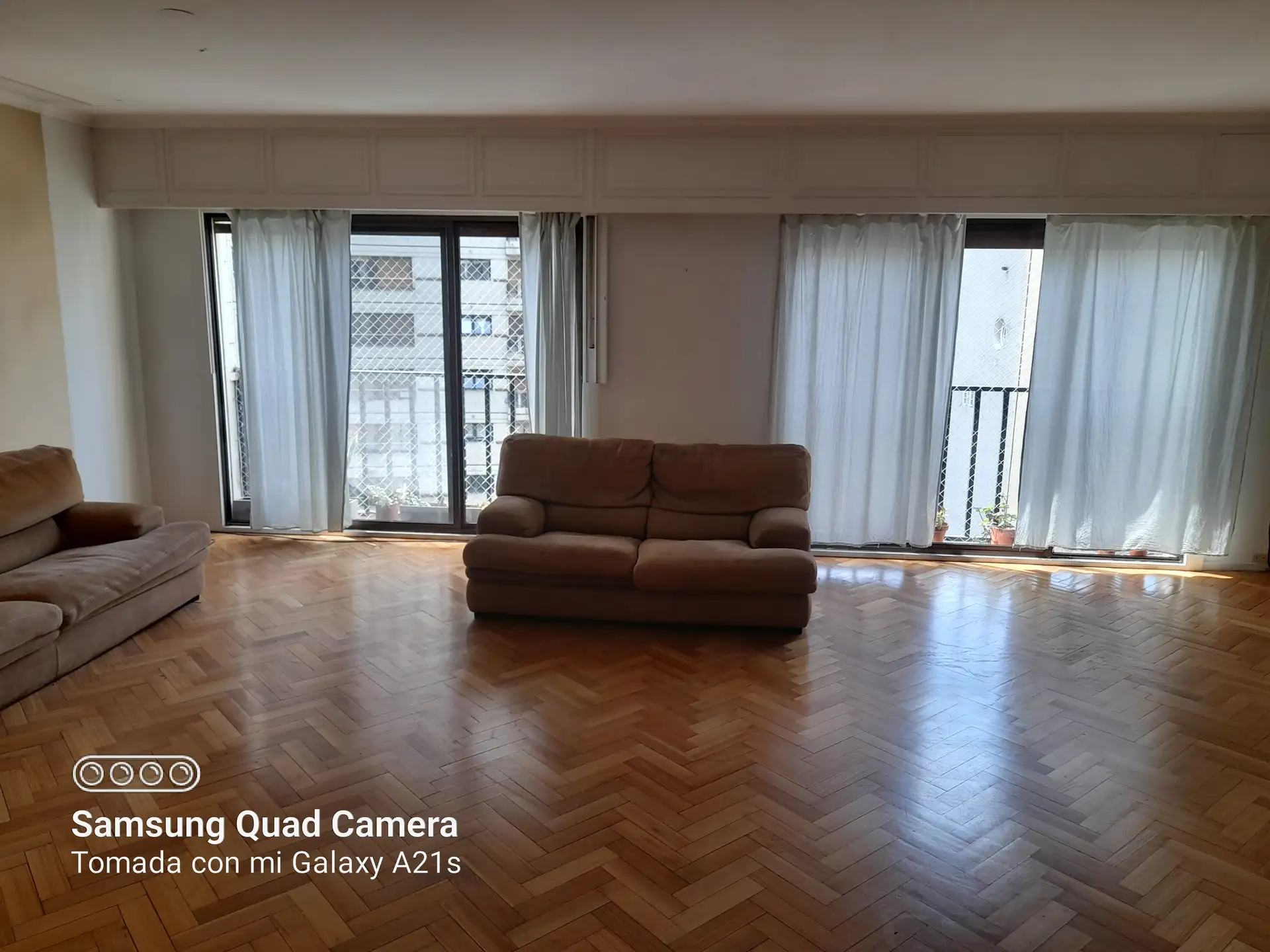Three-bedroom half-floor apartment in Retiro