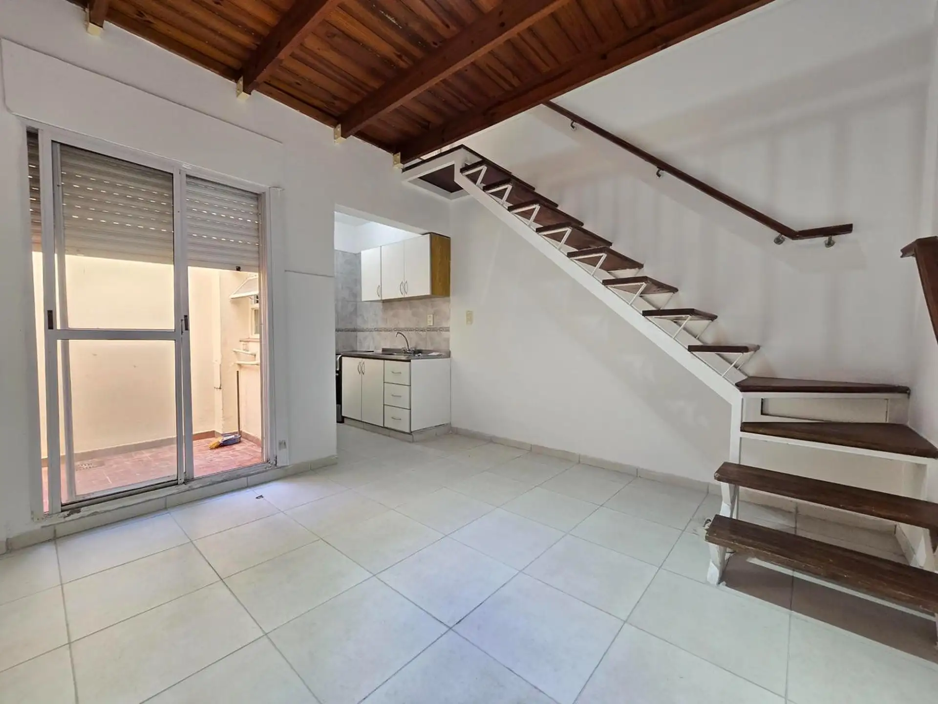 Apartamento duplex de dois ambientes com pátio em La Boca