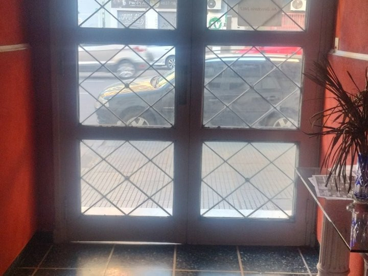 Departamento de 2 ambientes con patio en Flores