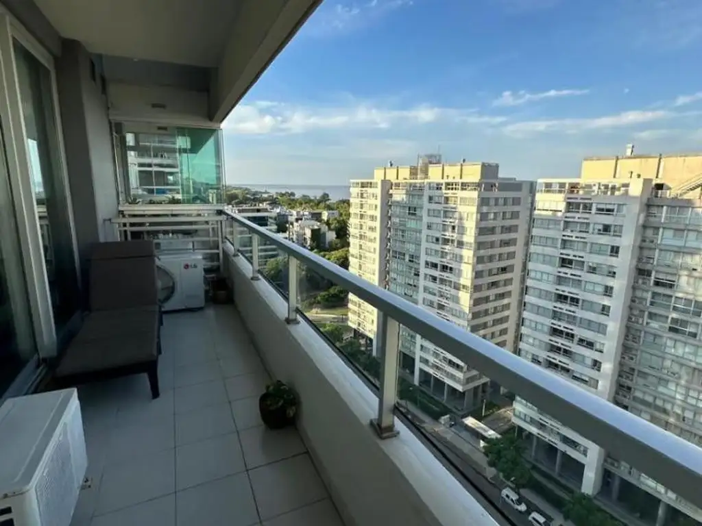 78 m², piso alto, vista al río