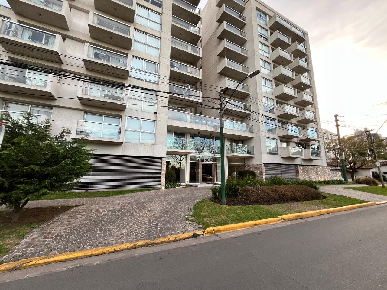 Departamento de 2 ambientes con cochera en Ituzaingó Norte