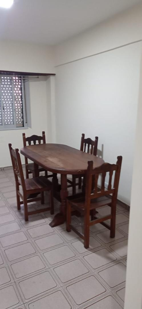 Apartamento de 2 ambientes com 1 quarto em Morón