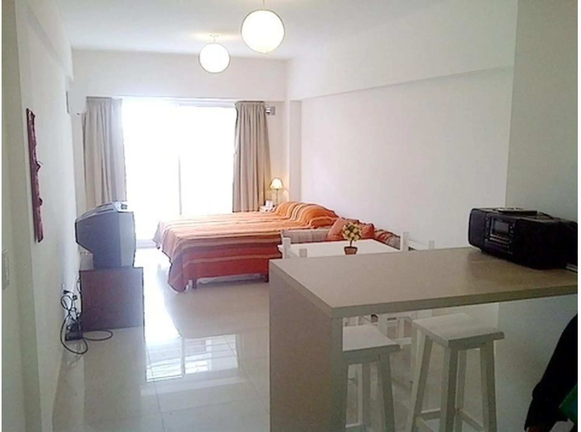 Departamento estudio amoblado con balcón en Almagro