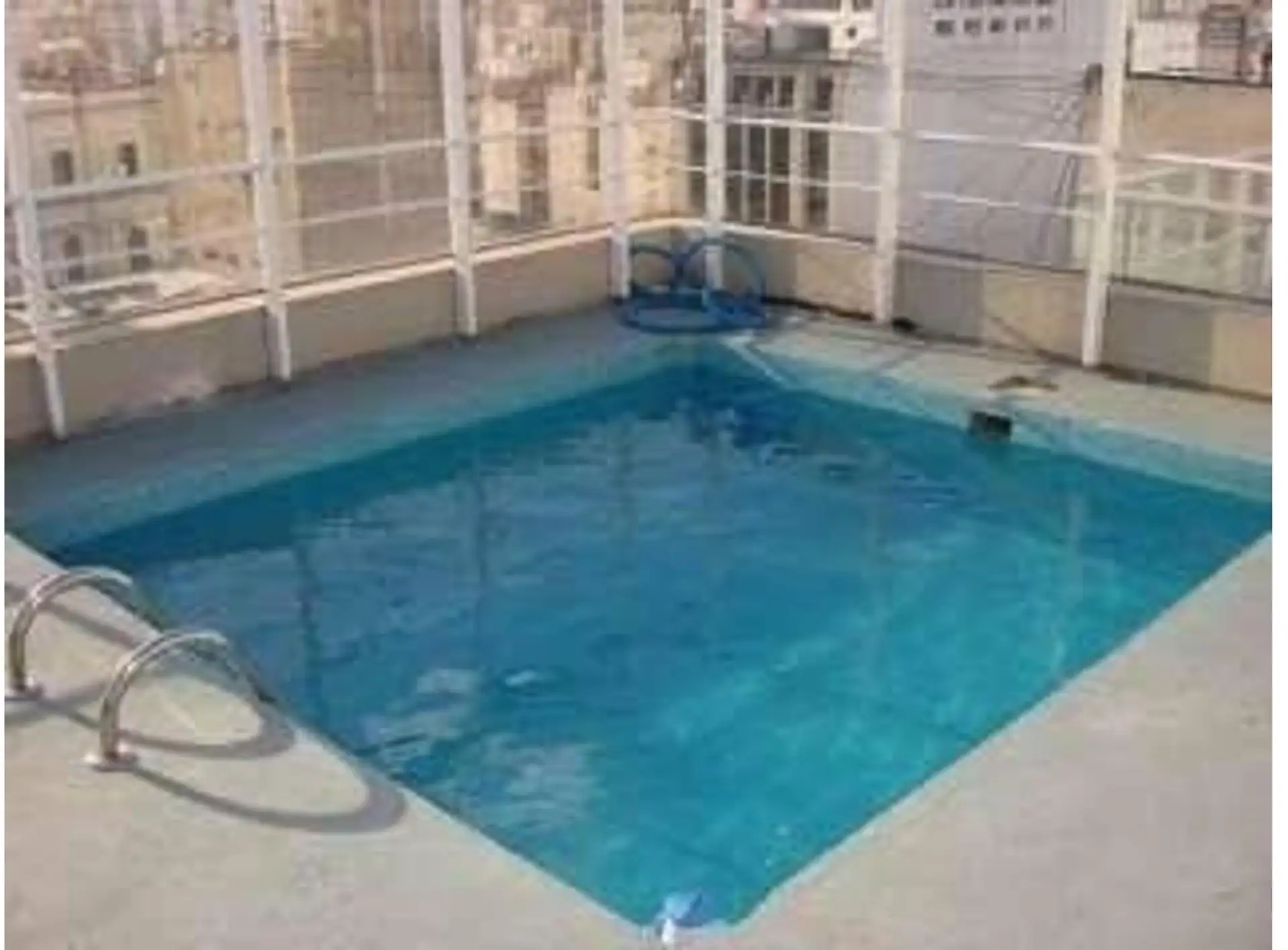 Furnished studio apartment in Monserrat