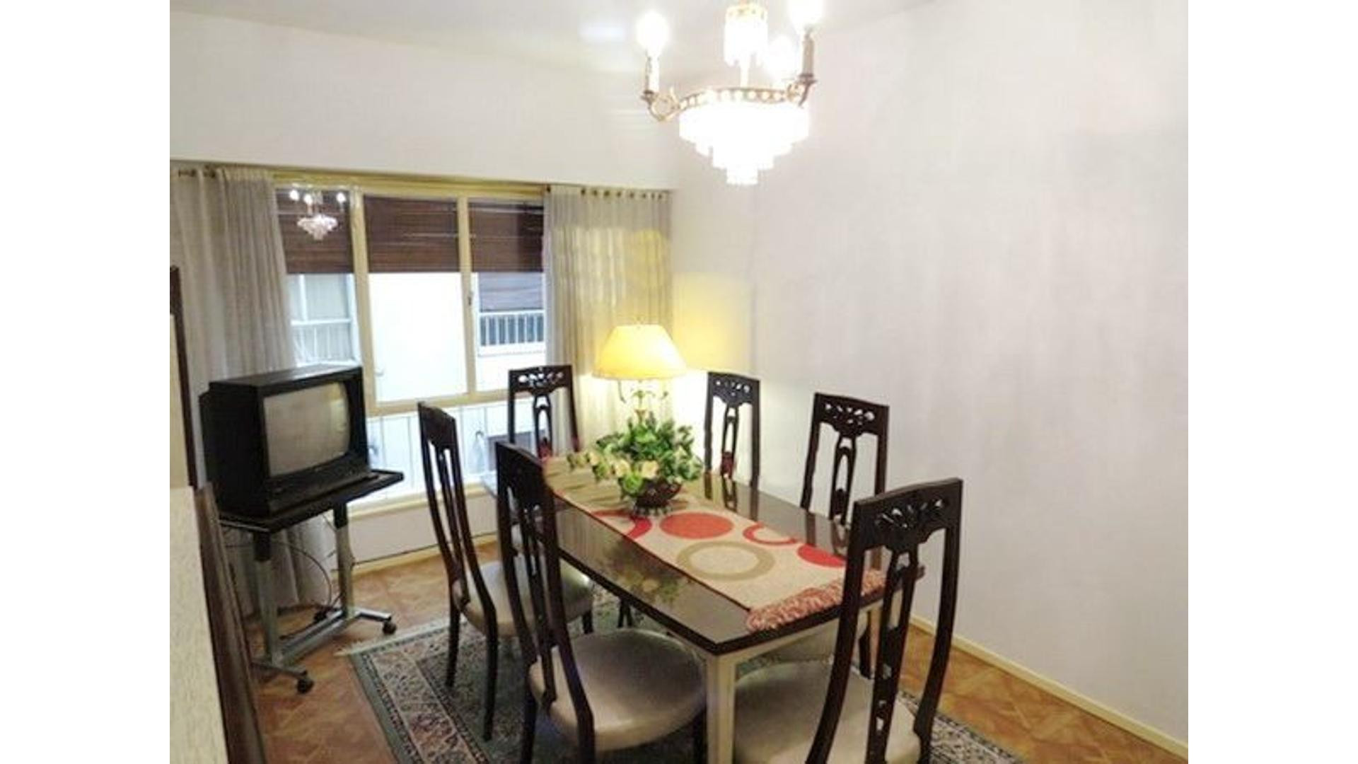 Apartamento de dois dormitórios em frente à Plaza Congreso, Monserrat