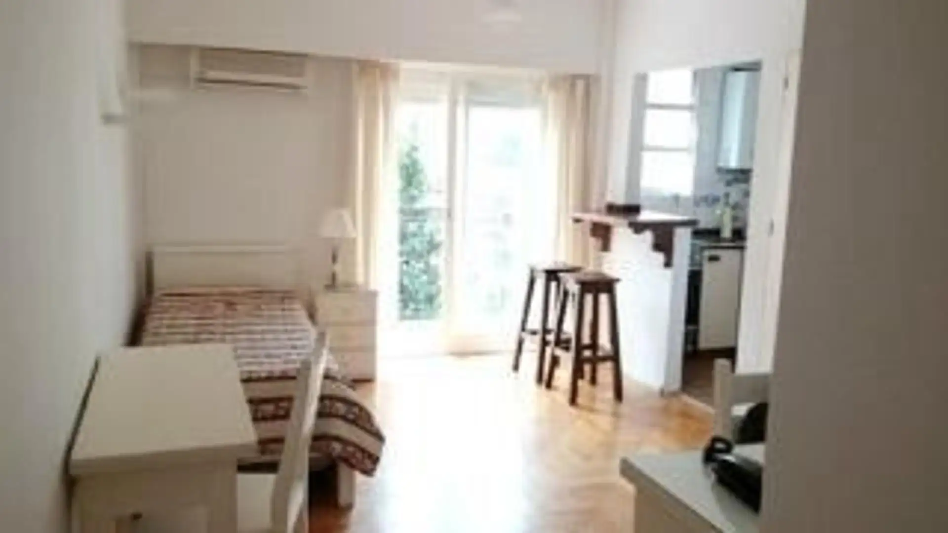 Kitnet mobiliada com varanda em Palermo