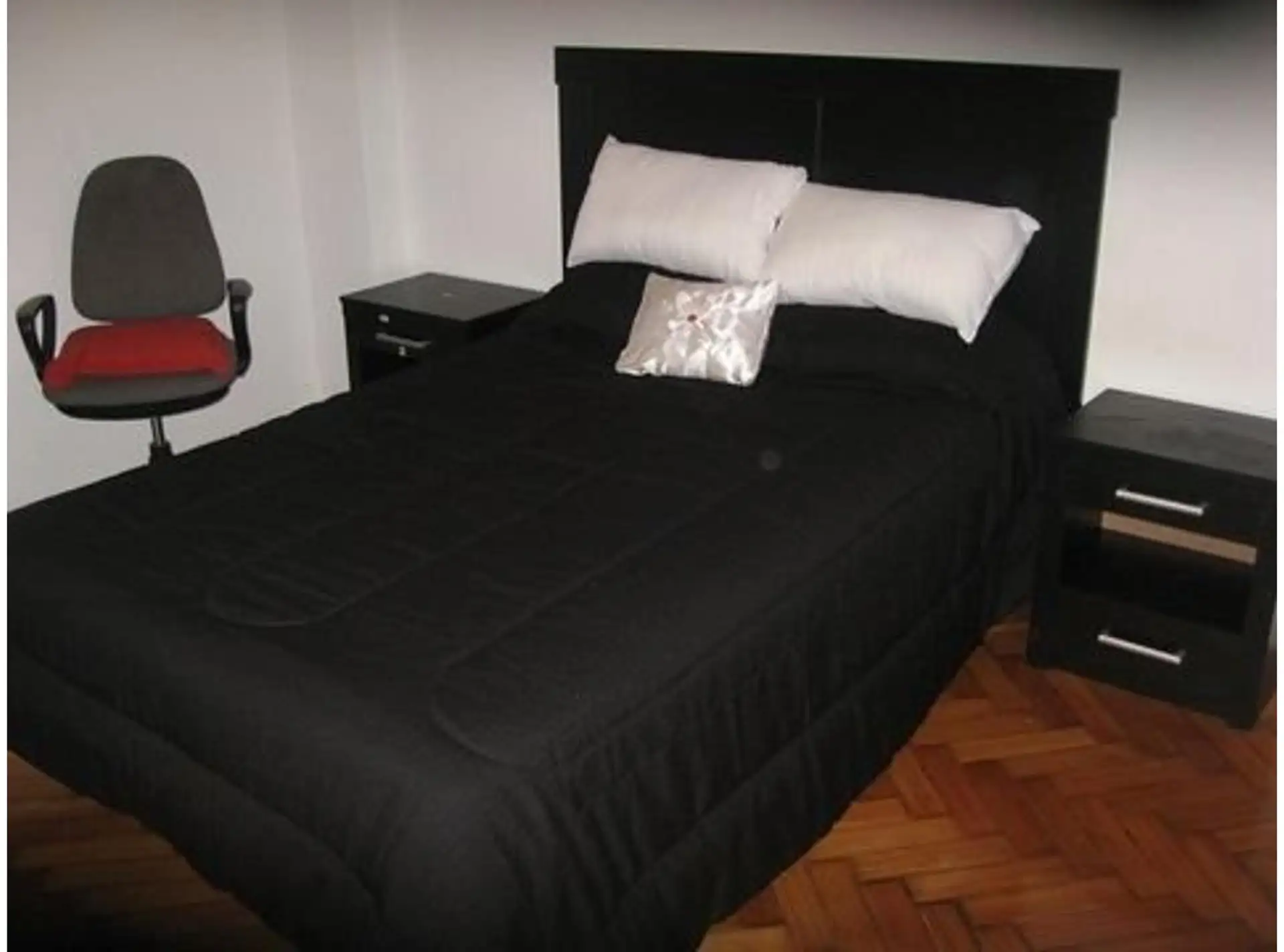 Apartamento de dois ambientes com 1 quarto mobiliado em Monserrat